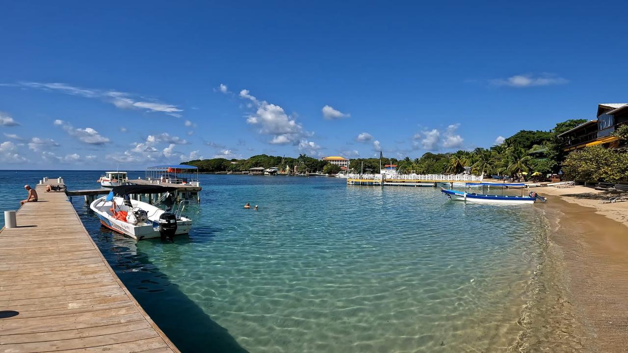 Best Guide To Visit Roatan Honduras Beaches In Paradise Bay